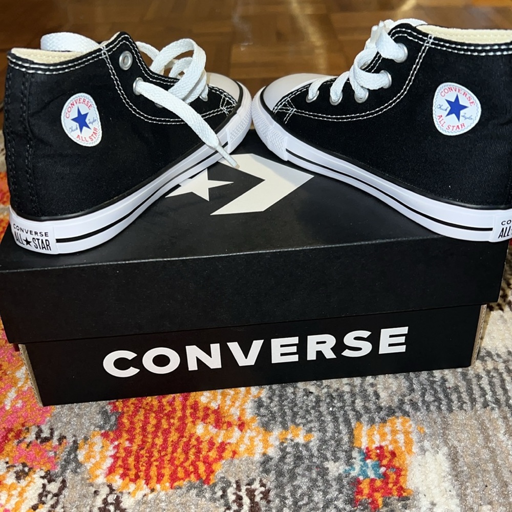 Converse - Picture 2 of 4